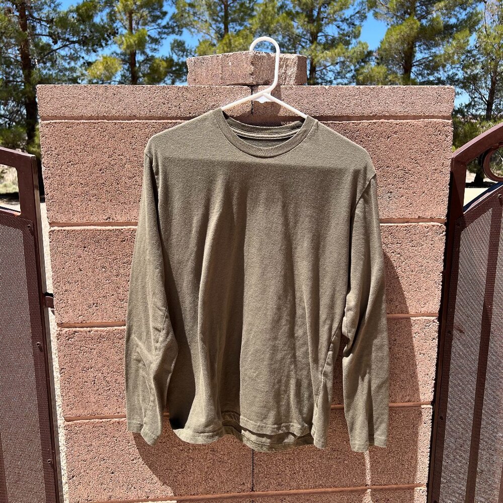 True Classic Long Sleeve Tee - M